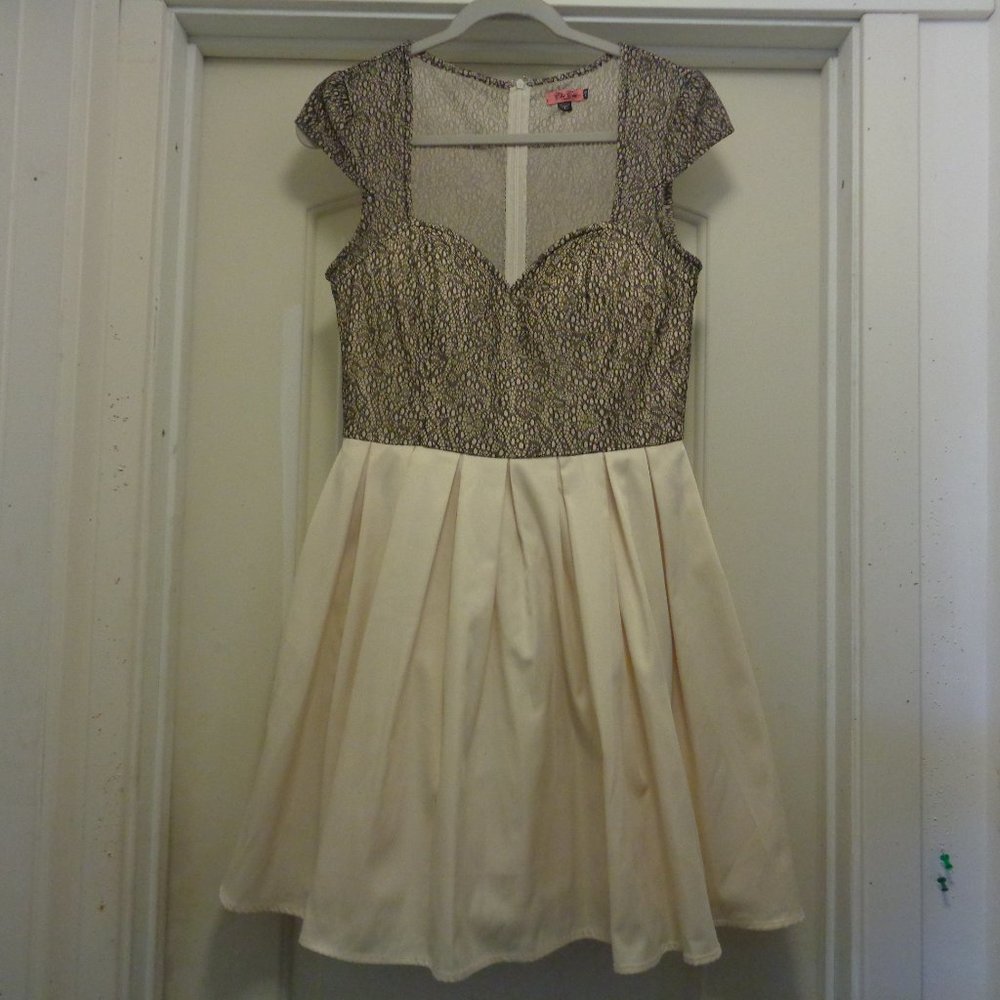 ROCKABILLY PROM CHI CHI LONDON BLACK LACE AND CREAM SATIN PROM DRESS 8